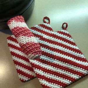 2 Cotton potholders & 1 cast iron handle holder